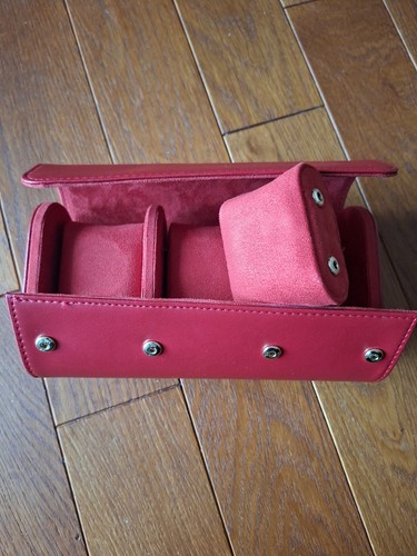 Used slots red travel watch - red,